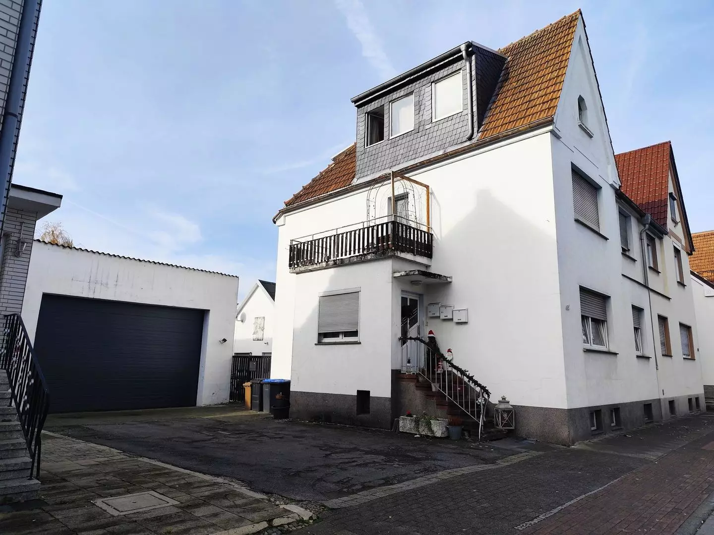 3-Familienwohnhaus zzgl. Gewerbehalle zum Kauf